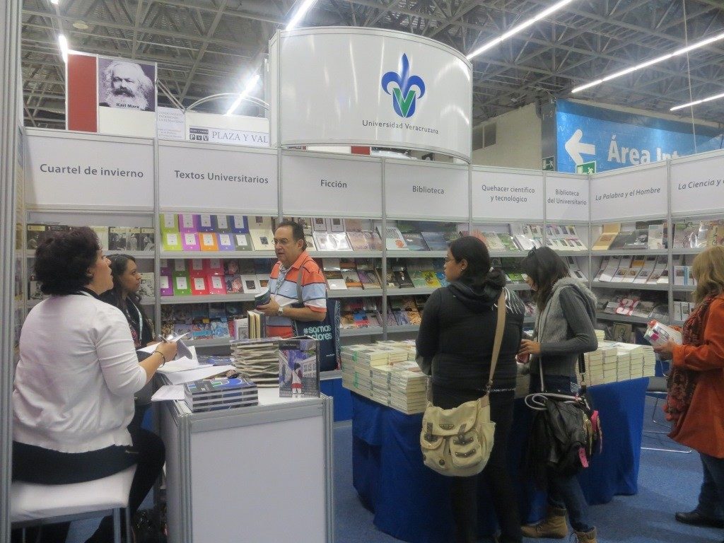 presentaciones-editorial-uv-en-fil-2016-23