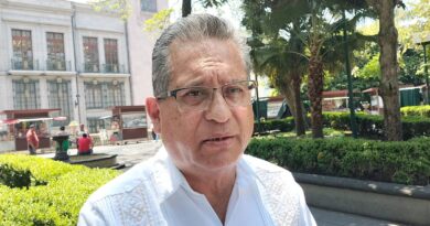 Profesores de la Normal Veracruzana exigen pago pendiente del Estímulo al Desempeño Docente Profesores de la Normal Veracruzana exigen pago pendiente del Estímulo al Desempeño Docente