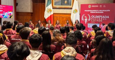 Rocío Nahle abandera a delegación que asistirá a la Olimpiada Nacional CONADE Rocío Nahle abandera a delegación que asistirá a la Olimpiada Nacional CONADE