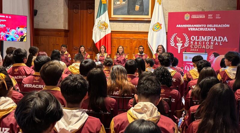 Rocío Nahle abandera a delegación que asistirá a la Olimpiada Nacional CONADE