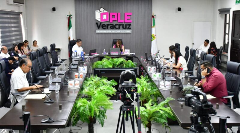 Consejo General del OPLE Veracruz aprueba designaciones de personas funcionarias de los consejos municipales