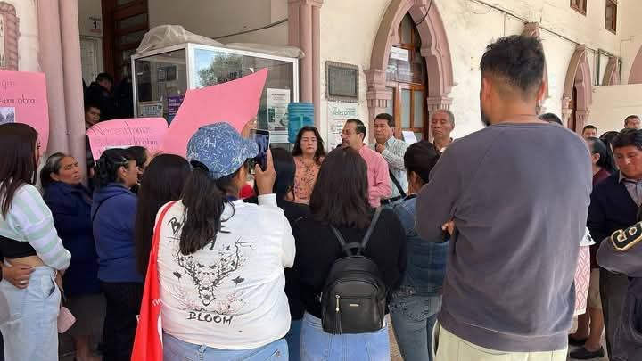 Toman palacio municipal de Altotonga a Ignacio Morales por obra inconclusa