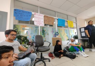 Estudiantes de posgrado toman instalaciones de los Institutos de Investigaciones de la UV