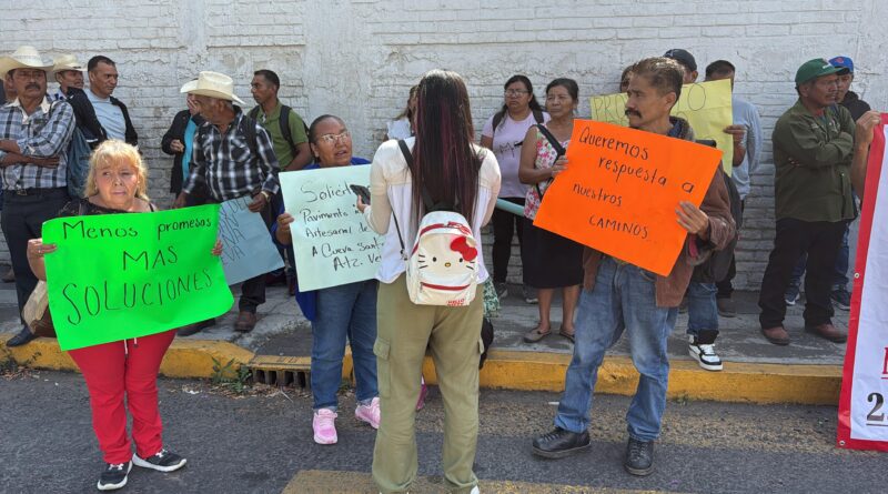 Habitantes de Atzalan, Altotonga y Misantla exigen a la SIOP rehabilite carretera San Pedro Buenavista-Plan de Arroyos