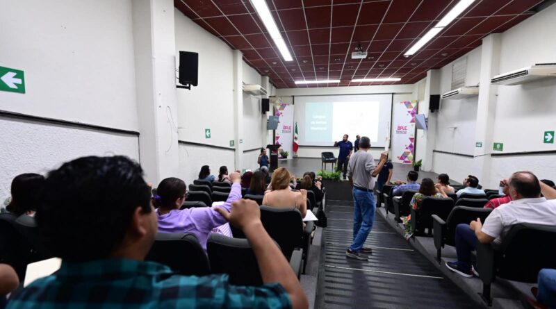 La democracia también se expresa con las manos. El OPLE Veracruz apuesta por la inclusión