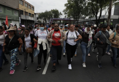 Impiden con bloques de concreto y tráiler el paso de la CNTE en Tlalpan ​