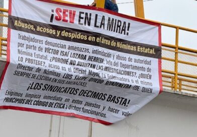 De nuevo aparecen lonas denunciando irregularidades cometidas por funcionarios  en la SEV