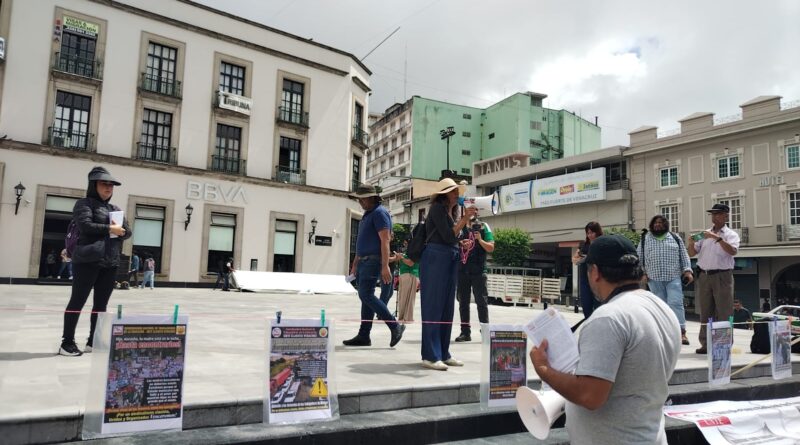 Se manifiestan integrantes del Comité Clasista de Lucha de la CNTE-Veracruz