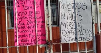 Padres de familia toman la escuela primaria Benito Juárez de Xalapa y exigen la destitución de su directora