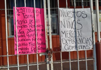 Padres de familia toman la escuela primaria Benito Juárez de Xalapa y exigen la destitución de su directora
