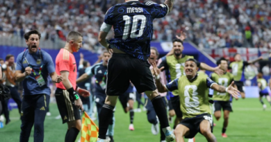 Argentina vence 2-1 a Inglaterra y consigue su pase vertiginoso a la final del Mundial; buscará el bicampeonato