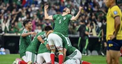 México mantiene el paso perfecto en el Azteca al vencer 2-0 a Ecuador