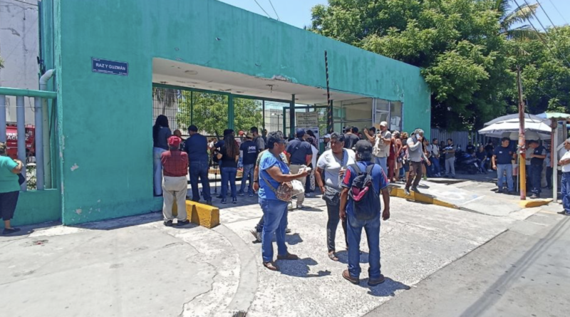Evacúan clínica 57 del IMSS, por incendio en Veracruz