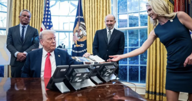 Ella es Natalie Harp, la mano derecha de Trump en el centro de la polémica por su cercanía con el presidente
