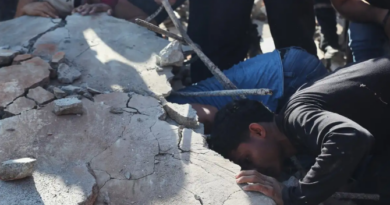 Terremoto de 7.4, el mayor en una década, deja al menos 111 muertos y más de mil edificios colapsados