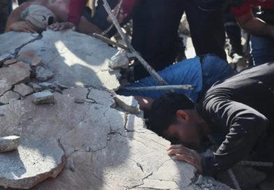 Terremoto de 7.4, el mayor en una década, deja al menos 111 muertos y más de mil edificios colapsados