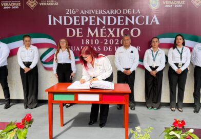Honra IMSS Veracruz Norte al Padre de la Patria en 216° Aniversario de la Independencia de México