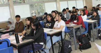 CCH pide a padres revisar mochilas desde casa